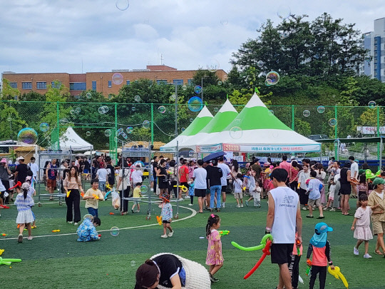 세종조치원복숭아축제를 즐기는 시민들 모습. 세종시 제공