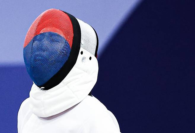 대한민국 펜싱 대표팀 송세라 선수가 27일 오후(한국시간) 프랑스 파리 그랑 팔레에서 열린 '2024 파리올림픽' 여자 에페 개인 32강 폴란드 마티나 스와토프스카 선수의 경기에서 득점을 획득한 후 기뻐하고 있다. 2024.7.27/뉴스1 ⓒ News1 박정호 기자 /사진=뉴스1