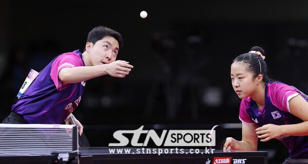 지난해 강원도 평창돔체육관에서 열린 '제26회 국제탁구연맹(ITTF)-아시아탁구연합(ATTU) 평창아시아탁구선수권대회' 혼합복식 출전한. 세계랭킹 3위의 임종훈-신유빈 조. 사진(평창)┃강명호 기자