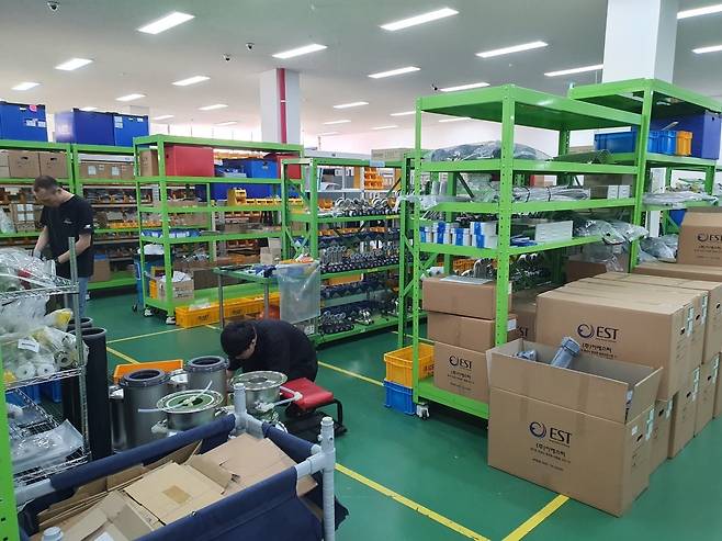 GST 1공장 내부 모습. 화성=윤현주 기자