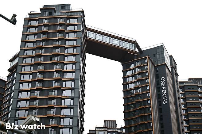 서초구 반포동 래미안 원펜타스가 29일 특별공급을 시작으로 30~31일 1순위, 내달 1일 2순위 청약을 진행한다./사진=이명근 기자 qwe123@