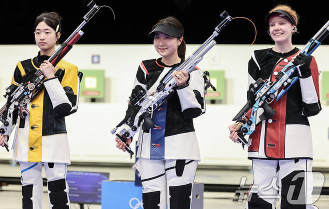 대한민국 사격 대표팀 반효진이 29일(한국시간) 프랑스 샤토루 슈팅 센터에서 열린 2024 파리올림픽 사격 공기소총 10m 여자 결선에서 금메달을 확정지은 후 기뻐하고 있다. 2024.7.29/뉴스1 ⓒ News1 이동해 기자