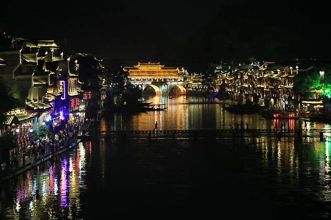홍교의 로맨틱한 야경 (사진. 김관수)