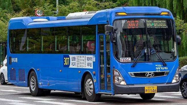 인천 도심에서 영종도를 운행하고 있는 307번 좌석버스 전경. ⓒ 인천시 제공