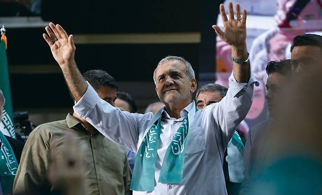 이란 대통령 선거에서 당선된 마수드 페제시키안. 사진 연합뉴스