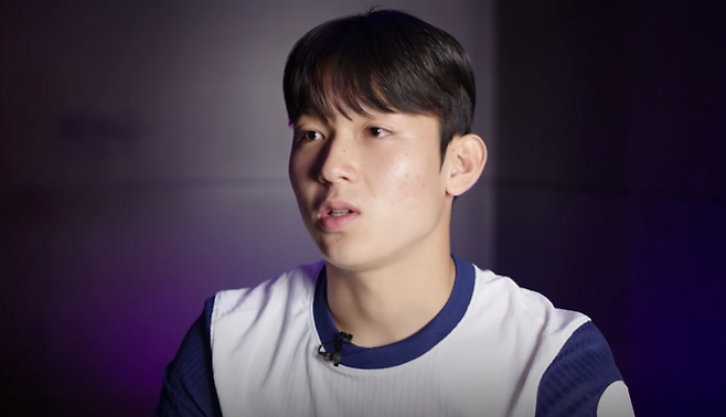 ▲ 토트넘은 공식 홈페이지를 통해 양민혁의 입단 소감을 전했다. 양민혁은 “이렇게 큰 팀에 오게 되어 영광이다. 토트넘에서 합류하게 된 만큼 더 좋은 모습을 보여드릴 수 있도록 하겠다. 나의 플레이 스타일은 매우 저돌적이다. 일대일 능력과 빠른 스피드를 가졌다. 마무리 능력도 좋다. 해외 팀으로 이적할 때는 적응 문제가 있지만, 손흥민이 있기에 한국인이 적응하기 쉬울 것이라 판단했다”라고 밝혔다. ⓒ토트넘