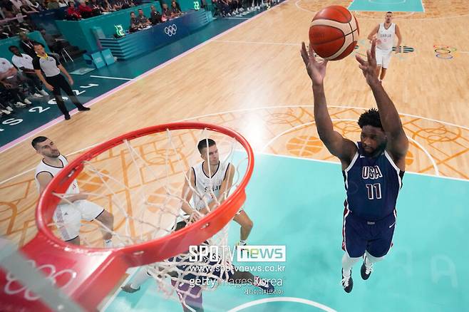 ▲&nbsp;경기 내내 야유에 시달리고, 요키치 수비에 어려움을 겪은 조엘 엠비드는 11분 21초 동안 4점 2리바운드 1블록 3파울 2턴오버 FG 2/5로 다소 부진했다.