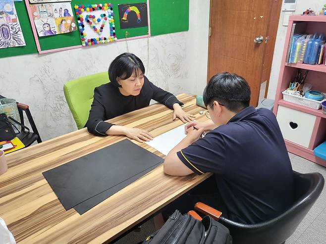 국내 한 센터에서 상담치료를 받고 있는 월드비전 등록 아동 [월드비전 제공]