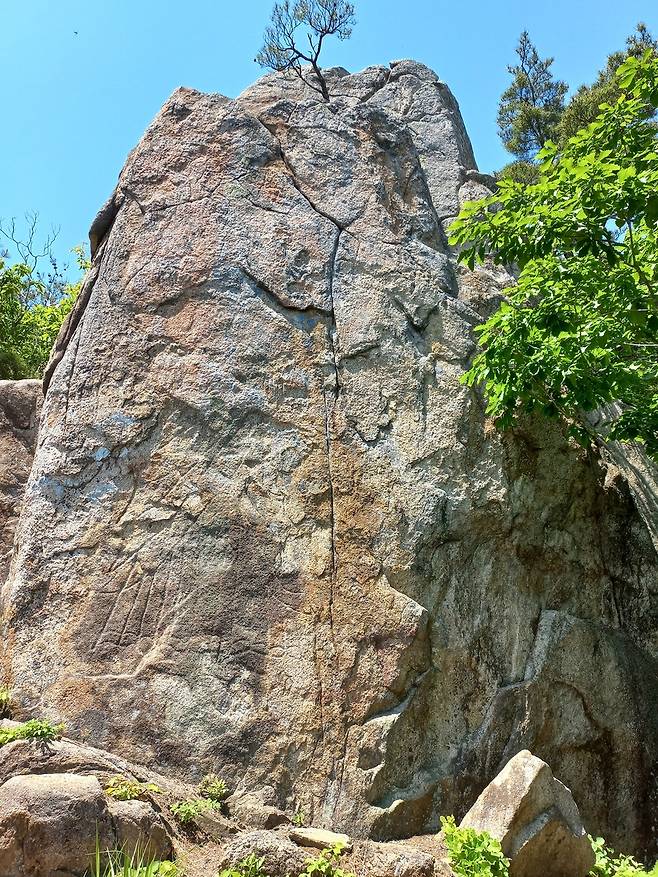 경주 남산 지암곡 제4사지 마애선각입상 [경주국립공원사무소 제공. 재판매 및 DB 금지]