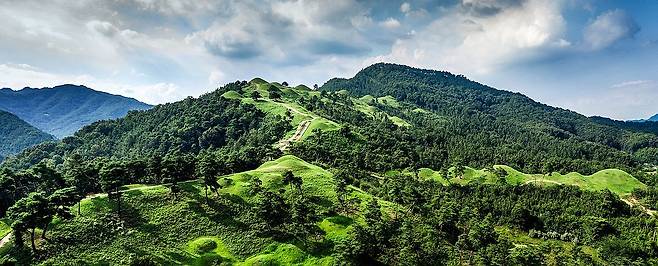 경북 고령 지산동 고분군 (서울=연합뉴스) 한반도에 존재했던 고대 문명 가야를 대표하는 고분 유적 7곳을 묶은 '가야고분군'(Gaya Tumuli)이 유네스코 세계유산이 됐다. 2023.9.17 [문화재청 제공. 재판매 및 DB 금지] photo@yna.co.kr