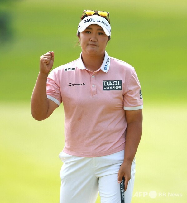 2024년 미국여자프로골프(LPGA) 투어 CPKC 여자오픈 우승 경쟁 끝에 공동 3위로 마친 유해란 프로가 최종라운드에서 경기하는 모습이다. 사진제공=ⓒAFPBBNews = News1