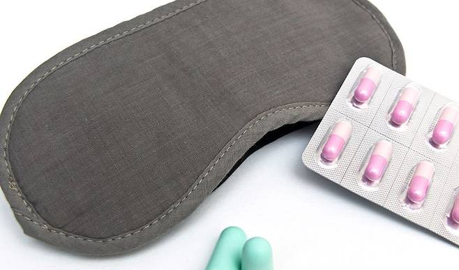 수면 유도제의 성분인 항콜린성 부작용으로 변비, 녹내장, 치매 생길 수 있다./사진=게티이미지뱅크