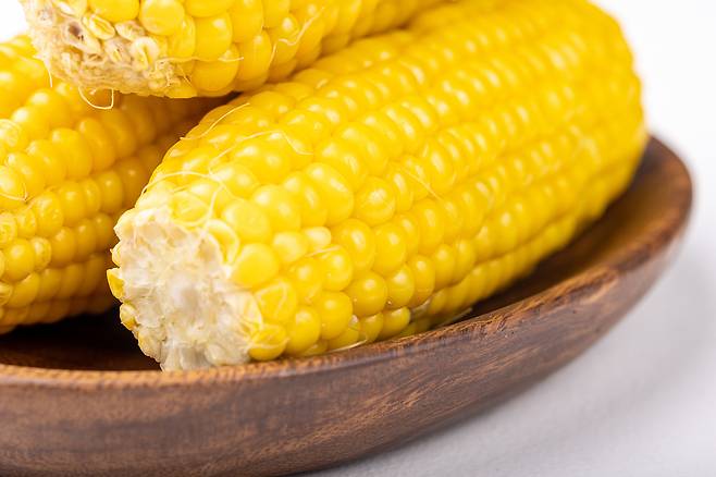 옥수수는 탄수화물 함량이 높아 식후 섭취보다 식사 사이 간식으로 먹는 게 좋다.​/사진=클립아트코리아