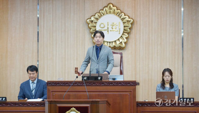 김운남 고양특례시회 의장이 30일 오전 열린 제287회 임시회 개회를 선언하고 있다. 신진욱기자