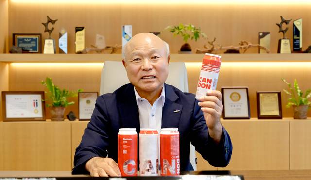 박광욱 도드람양돈농협 조합장이 ‘캔돈’을 소개하고 있다. 도드람양돈농협