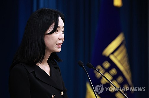 정혜전 대통령실 대변인이 30일 서울 용산 대통령실 청사에서 현안 브리핑을 하고 있다.