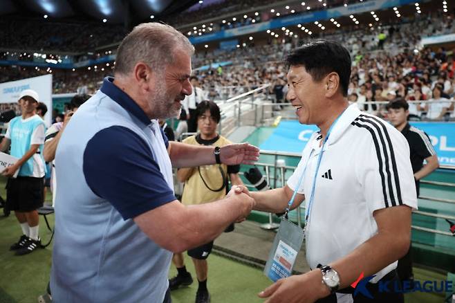 (왼쪽부터) 포스테코글루 감독과 박태하 감독. 사진=한국프로축구연맹