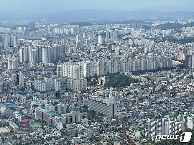 무등산에서 바라본 광주 아파트 2023.9.15/뉴스1 ⓒ News1