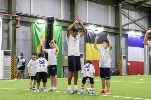 30일 프리 시즌 2024 아시아 투어로 방한 중인 잉글랜드 프리미어리그(EPL) 토트넘 홋스퍼 선수들이 '스퍼스 풋볼 데이 위드 메이크어위시 키즈' 행사에 참여해 난치병 아동들과 즐거운 시간을 보냈다.사진┃메이크어위시