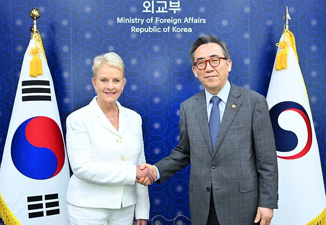 조태열 외교부 장관이 31일 방한 중인 신디 맥케인 유엔 식량계획(WFP) 사무총장과 면담하고 있다. [외교부 제공]