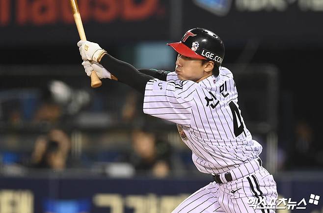 LG 내야수 신민재는 31일 잠실구장에서 열릴 '2024 신한 SOL Bank KBO 리그' 삼성과 주중 3연전 두 번째 맞대결에서 2번타자 2루수로 선발 출전한다. 엑스포츠뉴스 DB