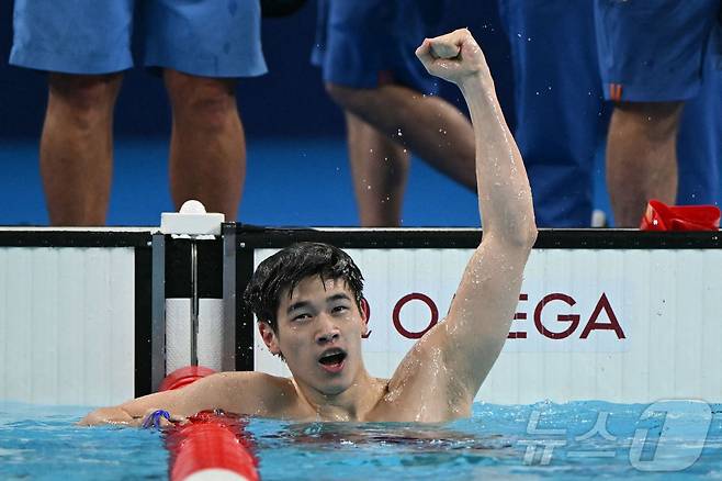 중국의 판잔러가 2024 파리 올림픽 경영 자유형 100m에서 세계신기록을 수립했다. ⓒ AFP=뉴스1