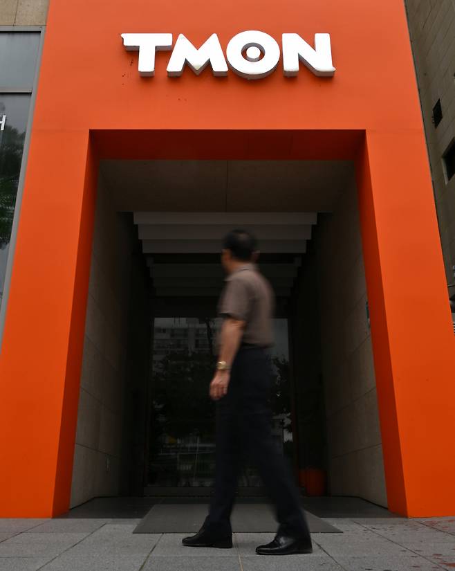 카드사도 결제 대금 납부 유예를 안내하며 티메프 사태 피해 최소화에 나섰다. 지난달 29일 서울 강남구 신사동 티몬 본사 건물이 폐쇄되어 있다. 임세준 기자