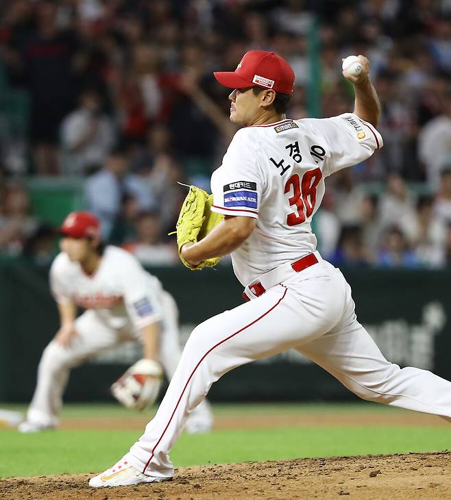 ▲ 노경은은 7월 31일까지 시즌 54경기에서 60이닝을 던지며 6승4패23홀드 평균자책점 2.40의 화려한 성적을 거두고 있다. ⓒSSG랜더스