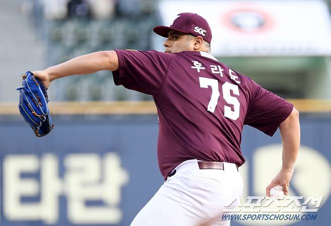 2일 잠실구장에서 열린 두산 베어스와 키움 히어로즈의 경기. 키움 후라도가 역투하고 있다. 잠실=박재만 기자 pjm@sportschosun.com/2024.08.02/