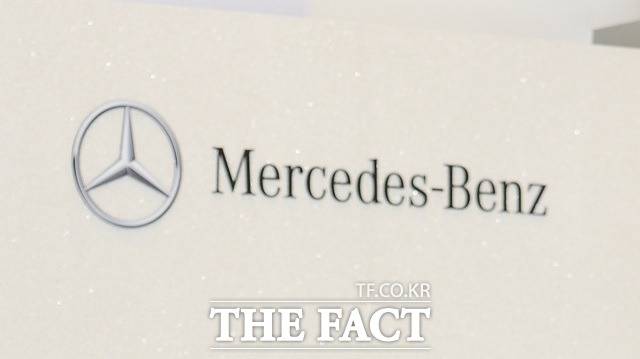 인천 아파트 지하주차장 전기차 화재와 관련해 메르세데스-벤츠코리아는 "매우 심각하게 받아들이고 있다"는 입장을 밝혔다. /더팩트 DB