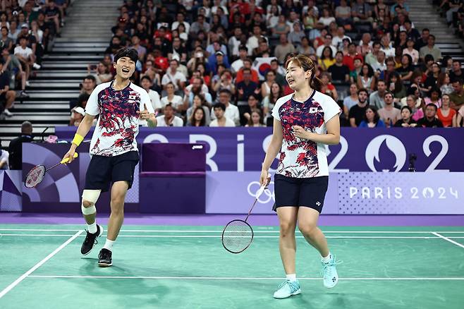 Paris 2024 Olympics - Badminton - Mixed Doubles Semifinals - Porte de La Chapelle Arena, Paris, France - August 01, 2024. Won Ho Kim of South Korea and Na Eun Jeong of South Korea react during the match against Seung Jae Seo of South Korea and Yu Jung Chae of South Korea. REUTERS/Ann Wang/2024-08-02 03:14:45/<저작권자 ⓒ 1980-2024 ㈜연합뉴스. 무단 전재 재배포 금지, AI 학습 및 활용 금지>