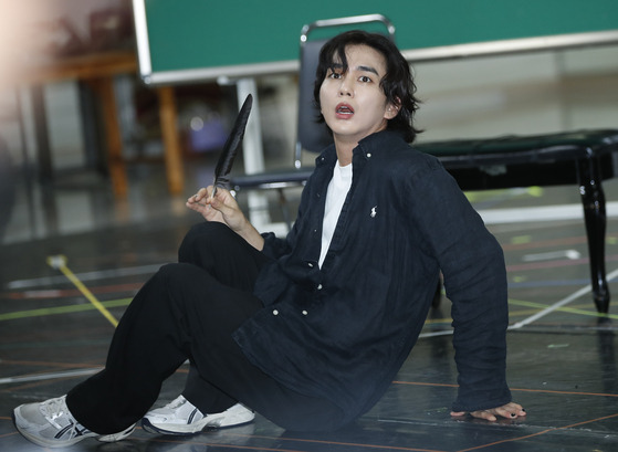 Actor Yoo Seung-ho as Prior [NEWS1]