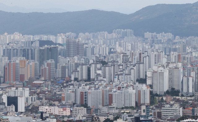 서울 남산에서 바라본 시내 아파트 모습. 연합뉴스