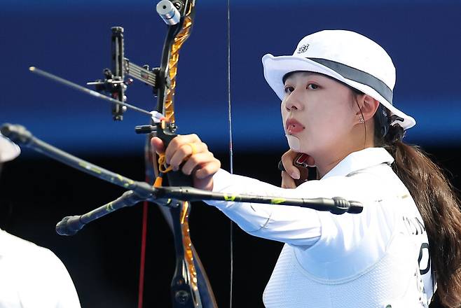 ▲ 한국 여자 양궁은 단체전 금메달에 이어 개인전에서도 임시현 전훈영 남수현이 모두 16강에 오르며 또 하나의 금메달을 기대할 수 있게 됐다. ⓒ연합뉴스