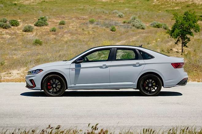 폭스바겐 제타 GLI 측면 디자인