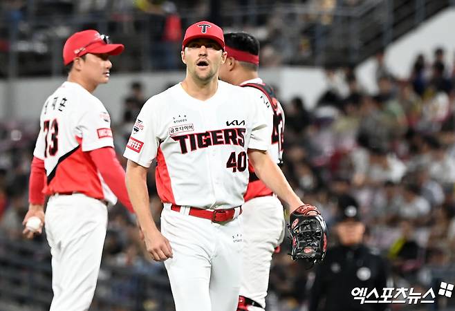 19일 오후 광주기아챔피언스필드에서 열린 '2024 신한 SOL Bank KBO리그' LG 트윈스와 KIA 타이거즈의 경기, 7회초 1사 KIA 선발투수 네일이 마운드를 내려가고 있다. 엑스포츠뉴스 DB