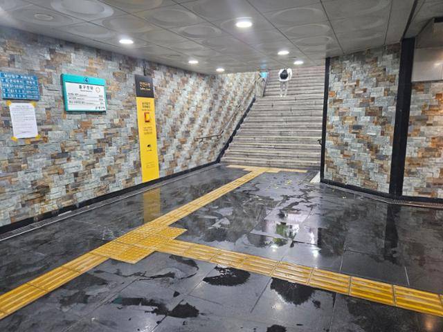 2일 서울 중구 숭례문 지하보도에서 60대 여성 청소 노동자가 흉기에 찔려 숨진 사고가 발생했다. 김태연 기자