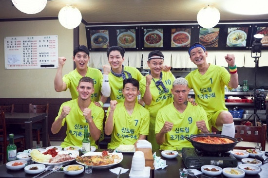 토트넘 홋스퍼와 뮌헨의 선수들이 ‘SNL 코리아’의 신도림 조기축구회 토트넘과 뮌헨 편에 출연한다. 쿠팡플레이 제공