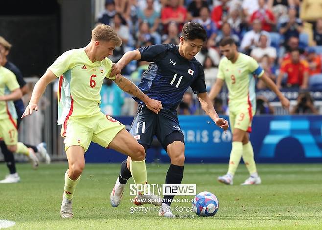 ▲ 일본축구가 올림픽에서 또 울었다. 이번에도 상대는 스페인이었다. 와일드카드를 단 1장도 쓰지 않을 정도로 일본은 파리 올림픽에서 자신감이 있었다. 준비 기간도 길었다. 그러나 와일드카드 미사용은 결국 자만이었다. 8강전 스페인과 경기에서 현격한 기량 차이를 실감했다. 결과는 0-3 대패. 도쿄 올림픽에 이어 8강전에서 패하며 메달 획득에 실패했다. 일본 내에선 비난 여론이 생성됐다.