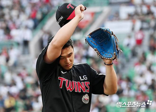 최원태는 3일 울산 문수야구장에서 열릴 '2024 신한 SOL Bank KBO 리그' 롯데와 주말 3연전 두 번째에서 선발 등판할 예정이다. 최원태는 후반기 두 경기 연속 조기 강판하는 등 2패 평균자책점 14.04로 흔들리고 있다. 엑스포츠뉴스 DB