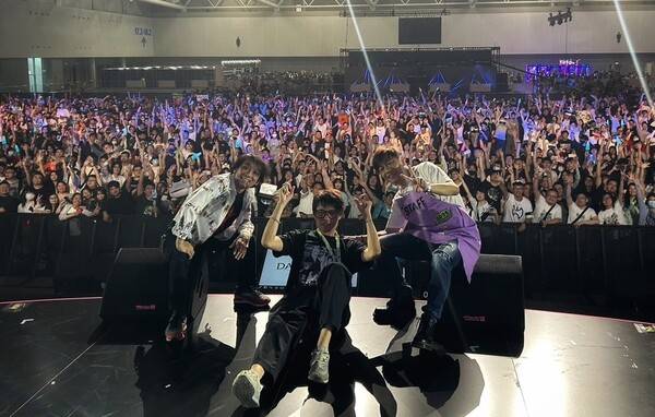 - 광저우 팬페스티벌에 참여한 요시다 나오키 P/D와 소켄 마사요시 사운드 디렉터