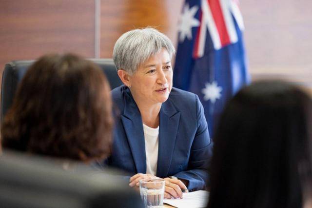취임 후 처음으로 한국을 찾은 페니 웡 호주 외교장관이 지난달 30일 가진 여성 기자들과의 간담회에서 질문에 답하고 있다. 호주 대사관 제공