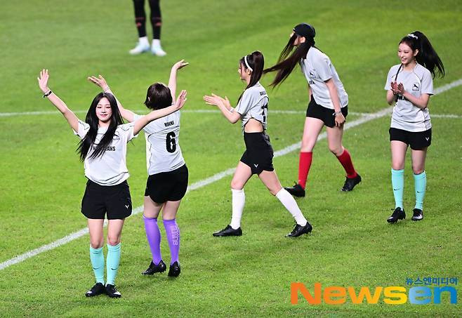 시축에 나선 뉴진스/뉴스엔DB