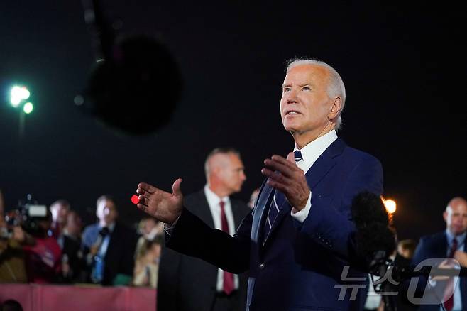 조 바이든 미국 대통령이 1일(현지시간) 미국 메릴랜드주 앤드루스 공군기지에서 기자들과 대화하고 있다. 2024.08.01. ⓒ 로이터=뉴스1 ⓒ News1 김종훈 기자