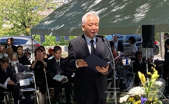 5일 히로시마 한국인 원폭 희생자 위령제에서 추도사하는 이상덕 재외동포청장. (재외동포청 제공)