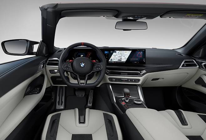 사진 : BMW 뉴 M4 컴페티션 M xDrive 컨버터블