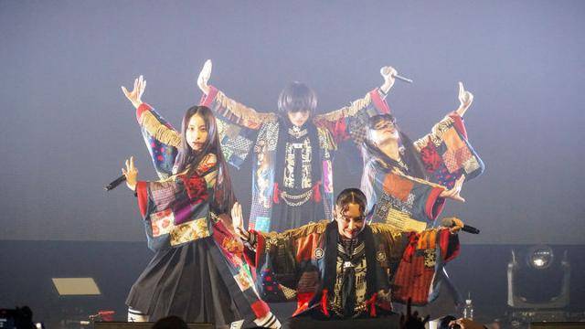 지난 6월 서울에서 공연한 일본 여성 그룹 아타라시이 각코. 우주스타 제공