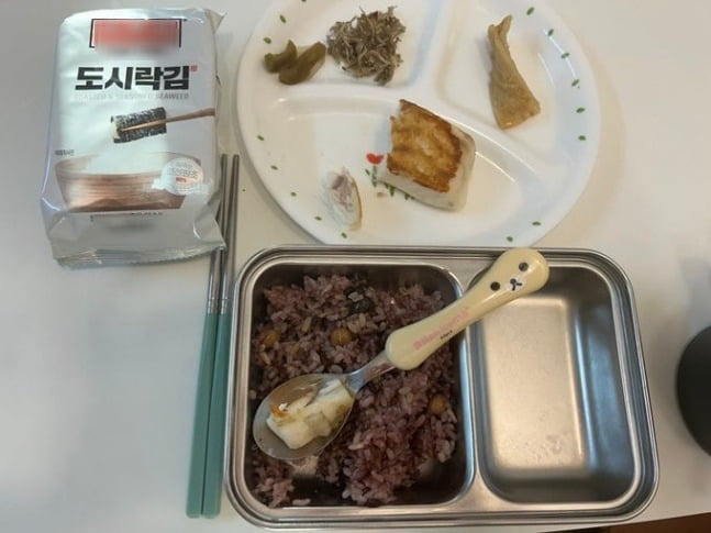 정희원 서울아산병원 노년내과 임상 조교수가 초등학교 4학년 자녀에게 차려준 식사. / 사진=정 교수 엑스