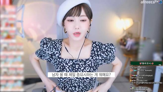 Former K-pop singer Park Seo-ah of Brave Girls speaks to viewers during her livestream on AfreecaTV in April 2022.