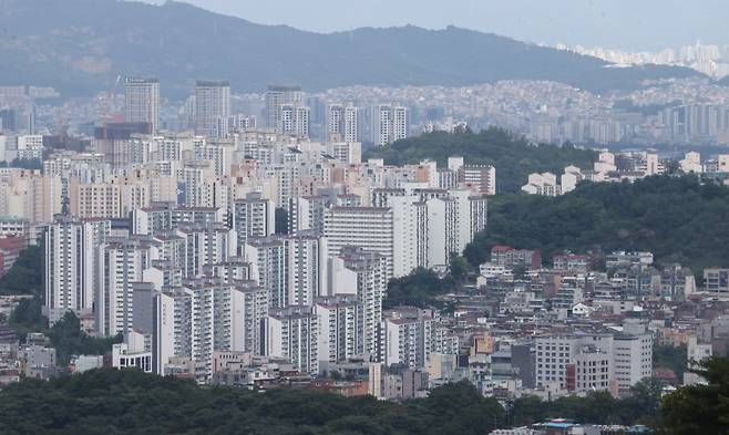 서울 남산에서 바라본 시내 아파트 모습. [연합]